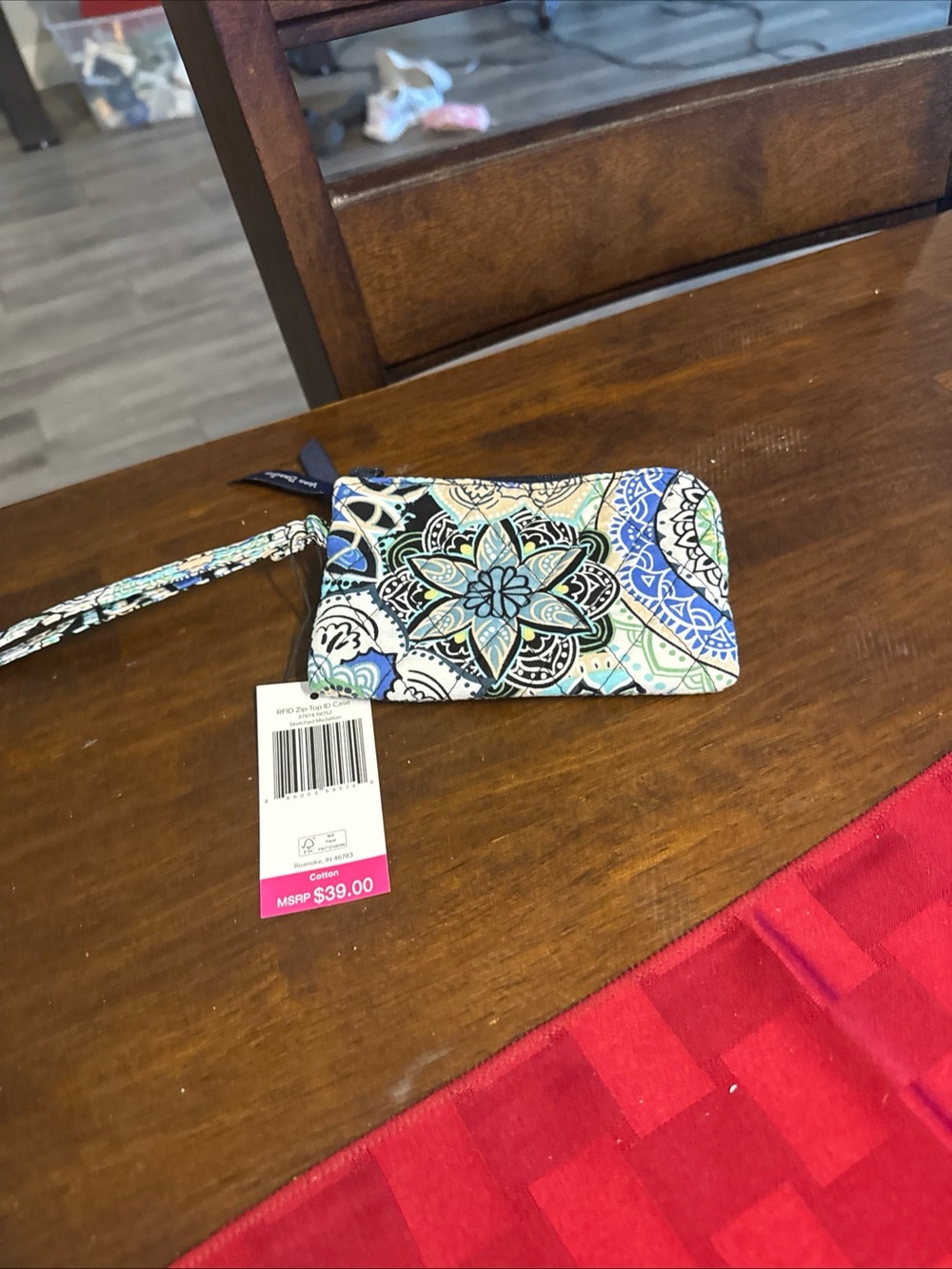 Vera bradley top I’d case